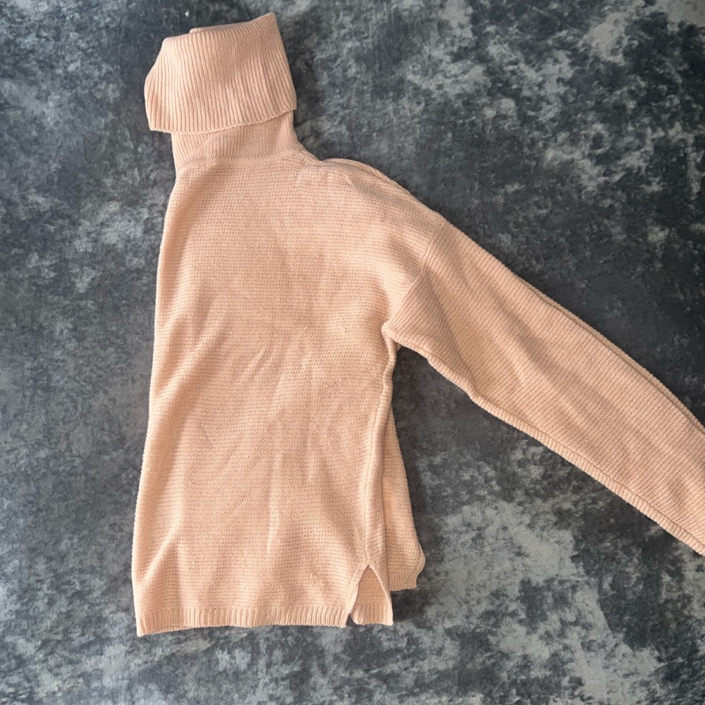 Free with purchase 💲Pale Pink Sweater